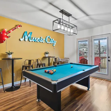 Pool Table Walk To Downtown Bars And Farmers Market